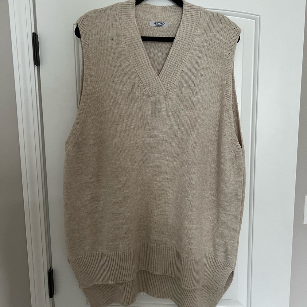 Oversized knitted vest